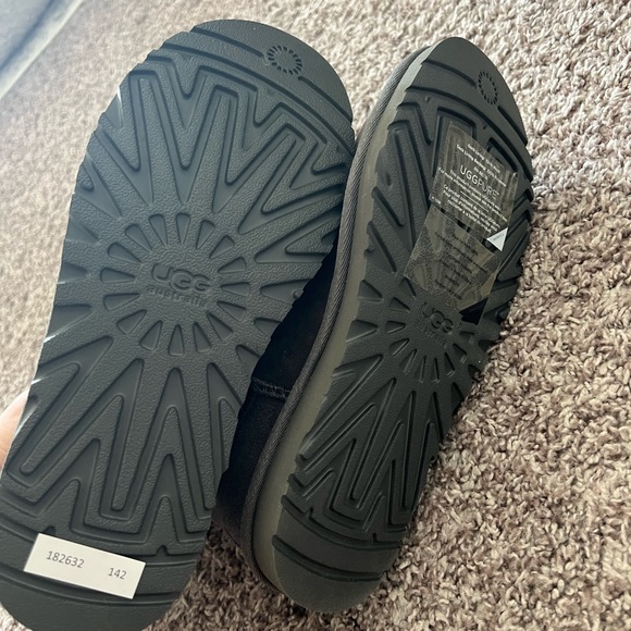 Ugg Classic Short Grey - Picture 3 of 3